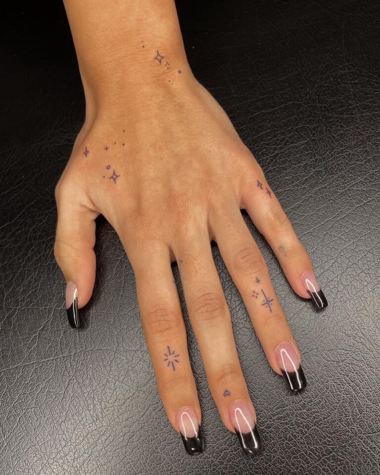 Funkelndes Hand Tattoo