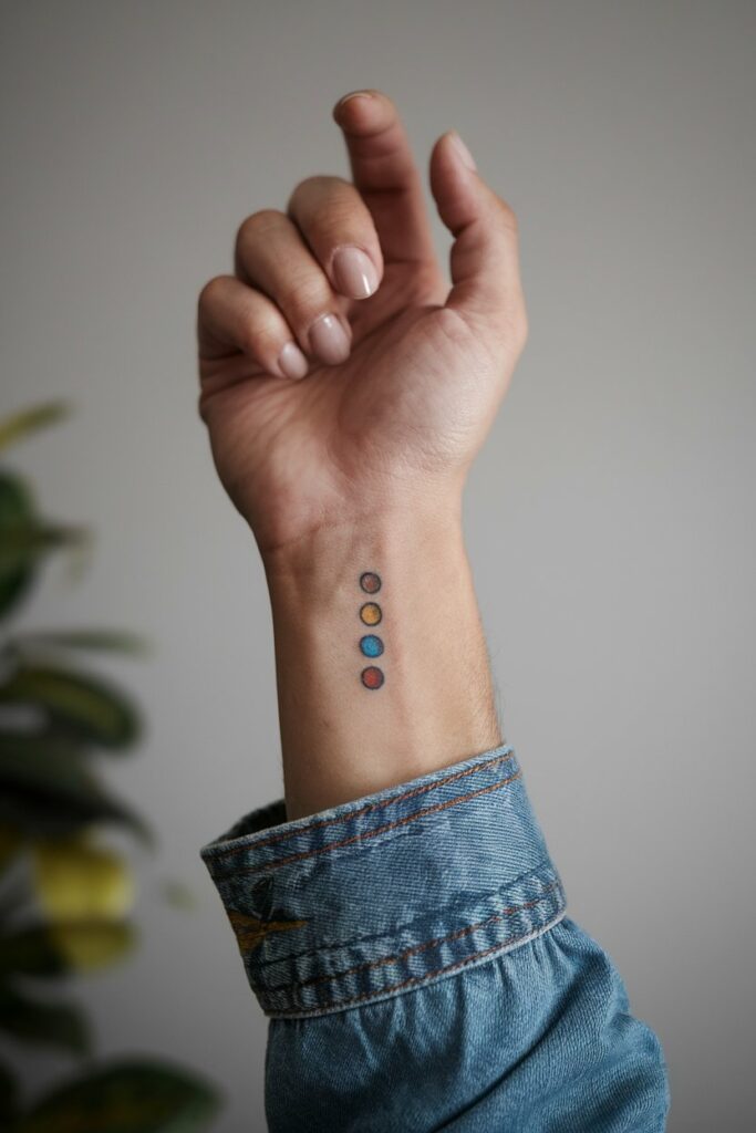 Minimalistisches Handgelenk-Tattoo