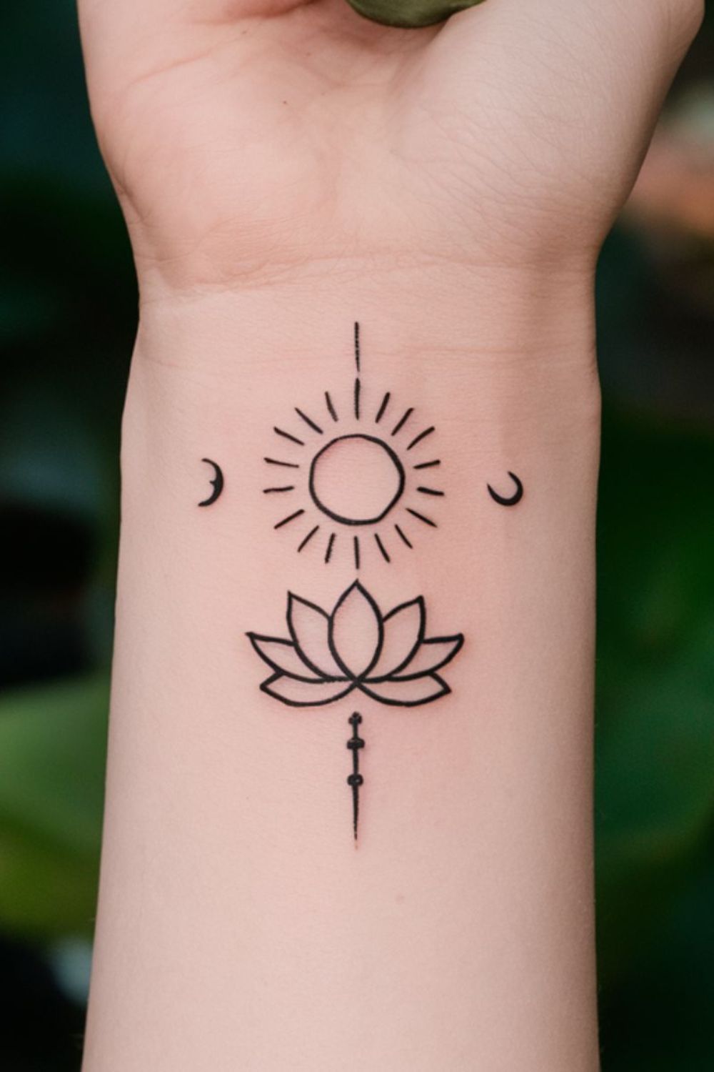 Sonne-Mond-Lotus-Arm-Tattoo 