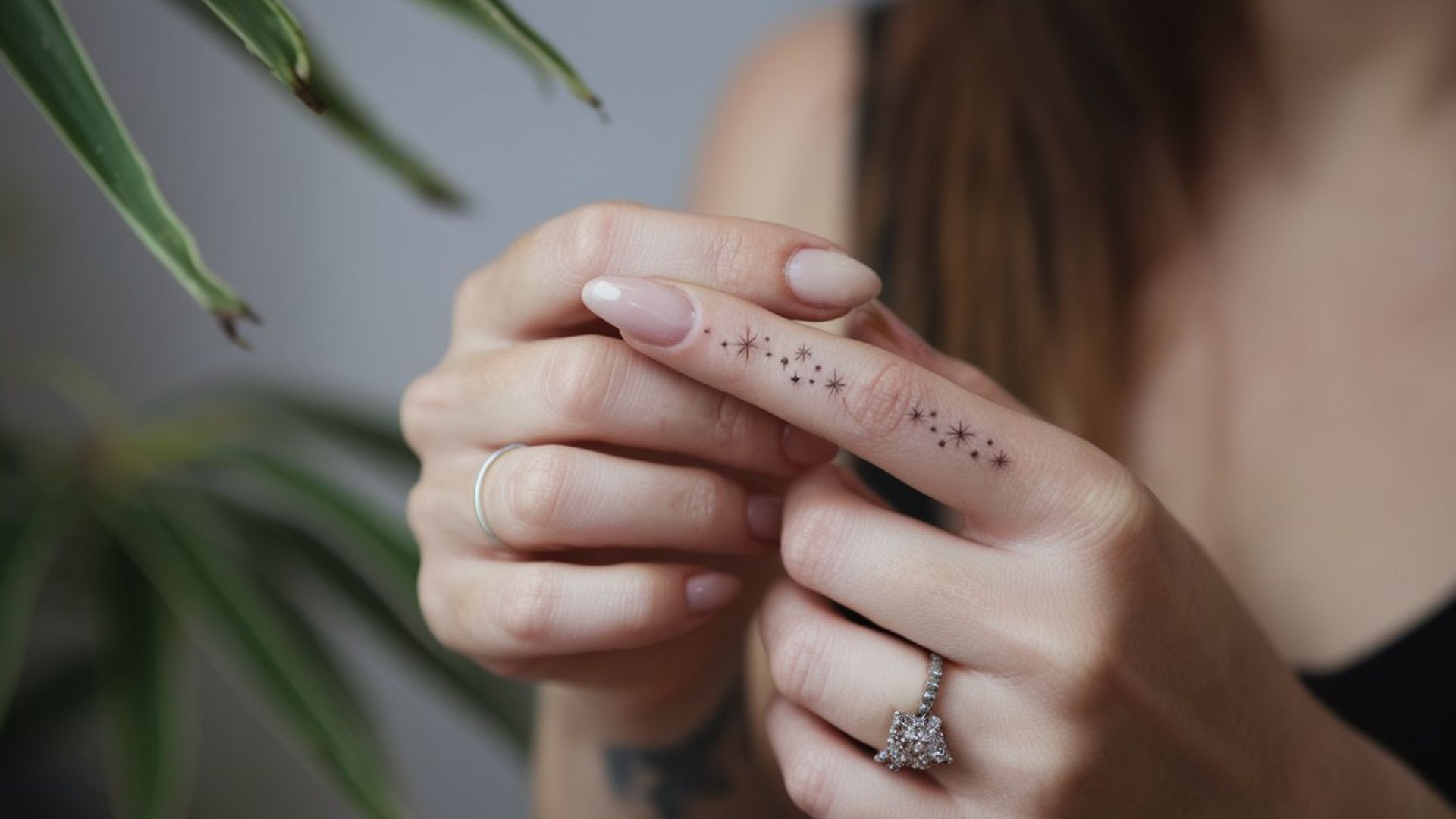 20 erstaunliche kleine Fingertattoos für schicke und dezente Statements