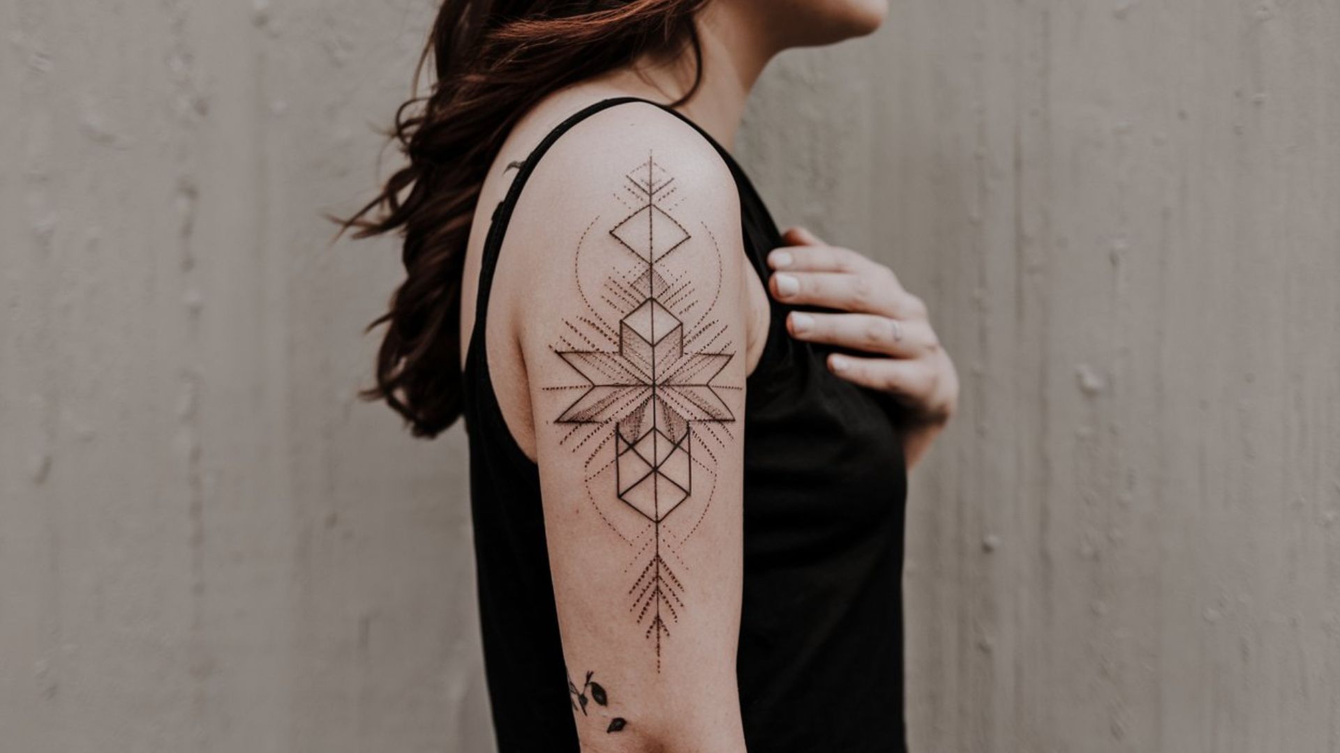 20 geometrische Ärmeltattoos, die dir den Atem rauben werden