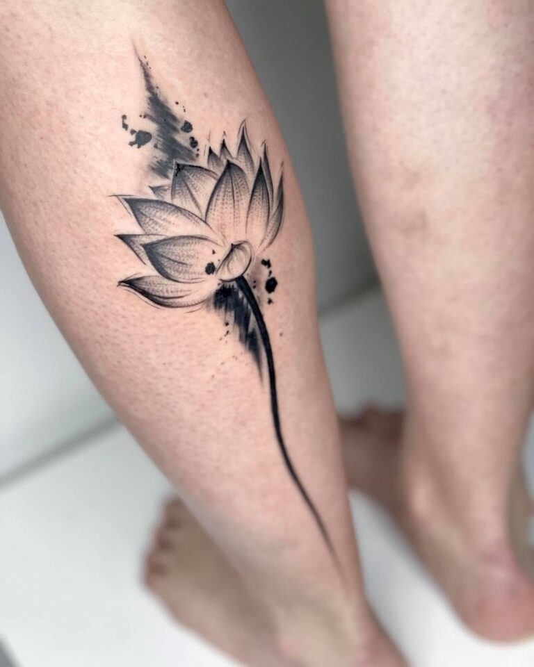 Abstraktes und gepunktetes Bein Lotus Tattoo