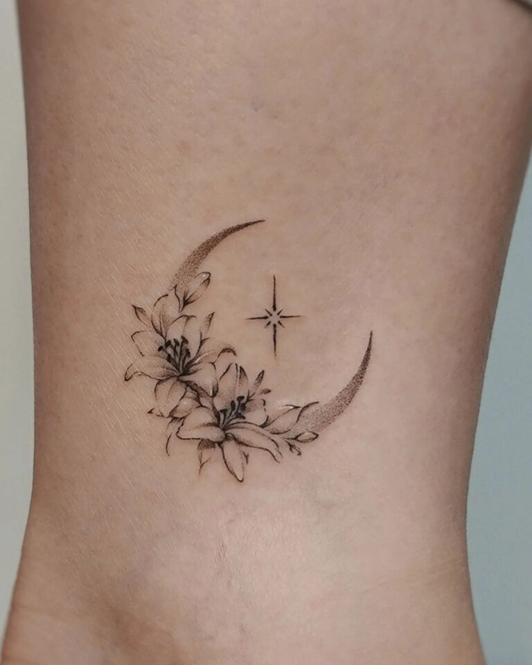 Mond und Blumen Tattoo