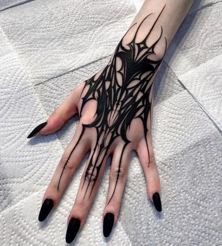 Abstraktes Hand-Tattoo