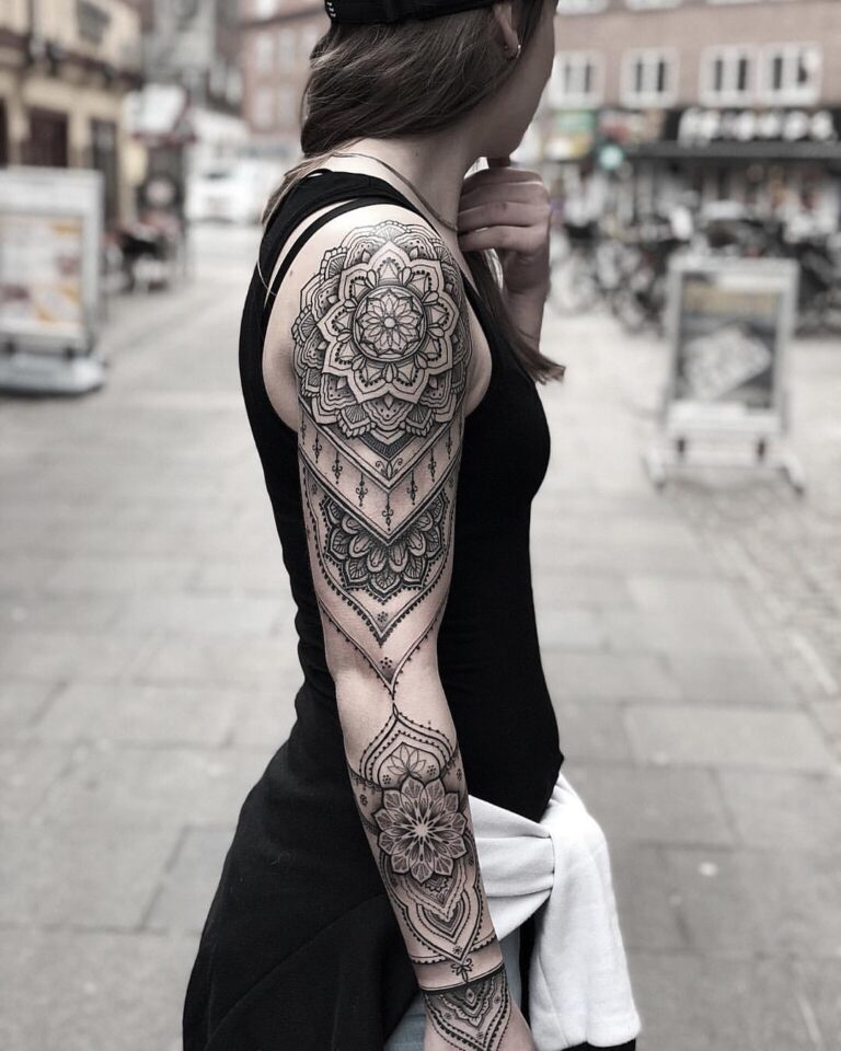 Kompliziertes Mandala-Tattoo