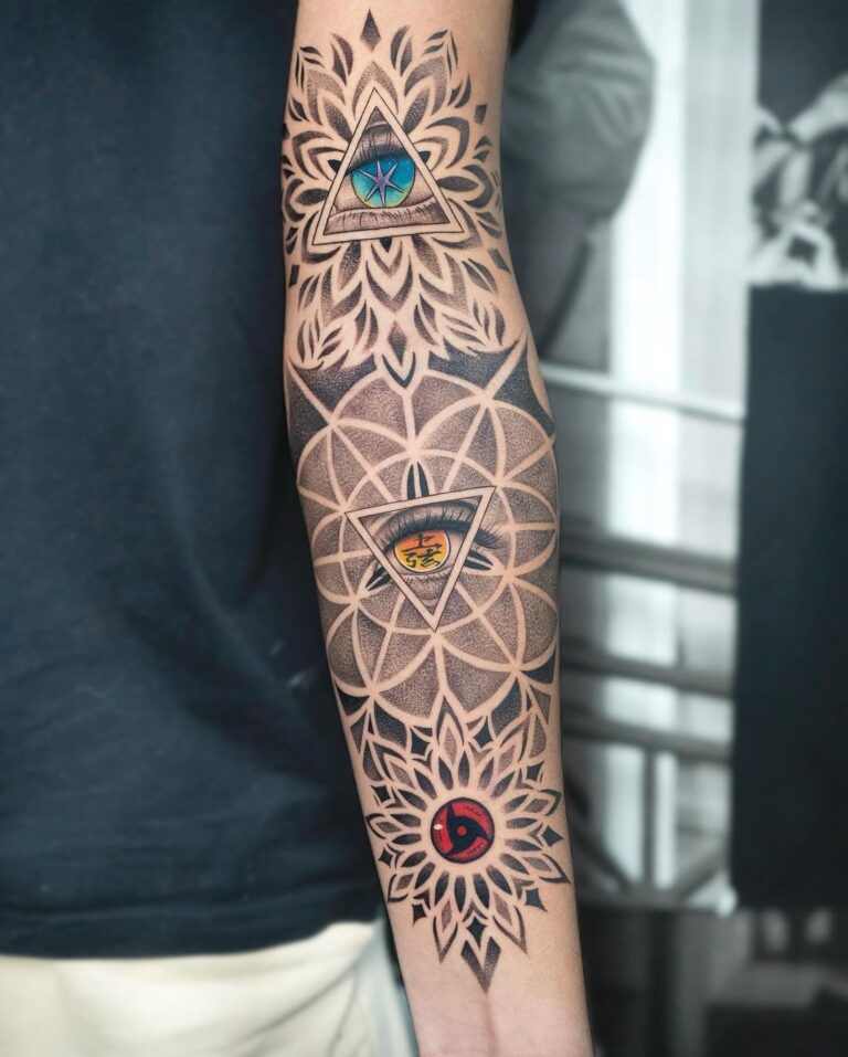 Mandala Tattoo-aermel mit spirituellen Elementen