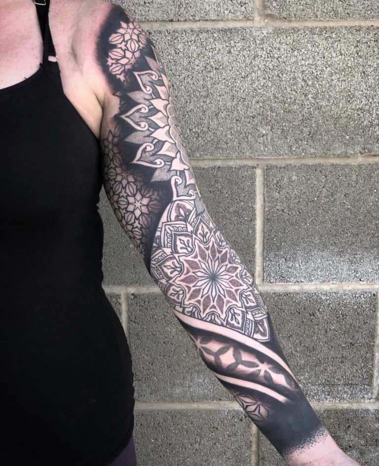 Mandala aermel-Tattoo mit Schattierung