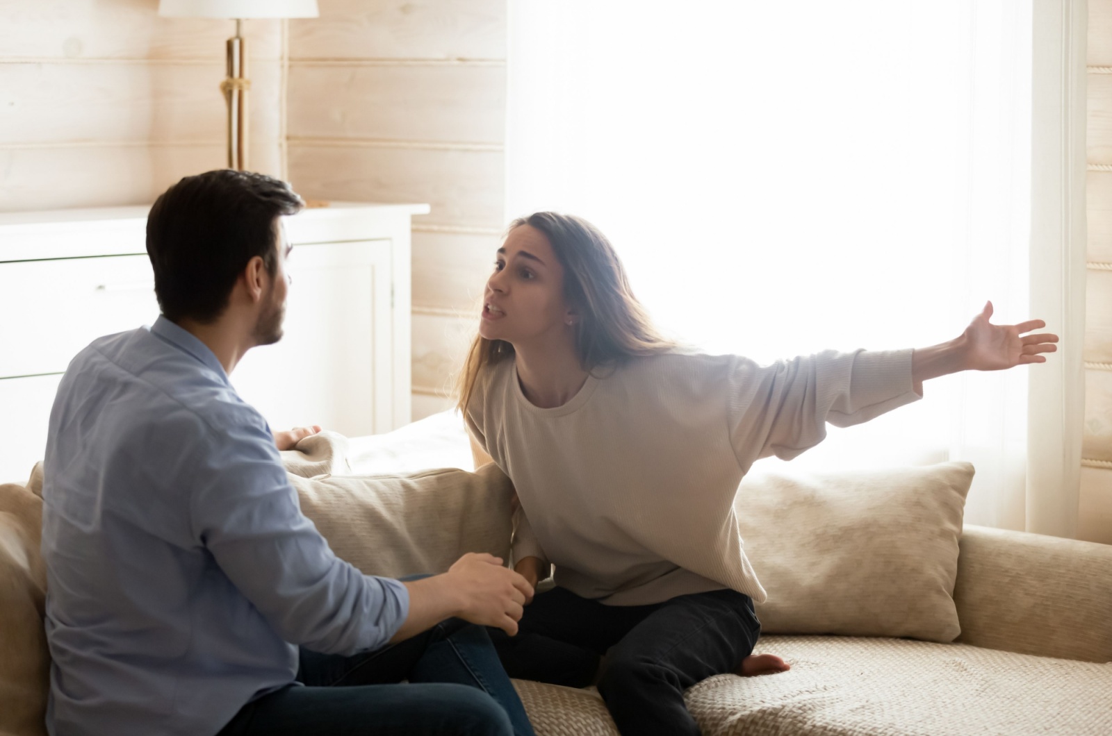 Mann und Frau streiten