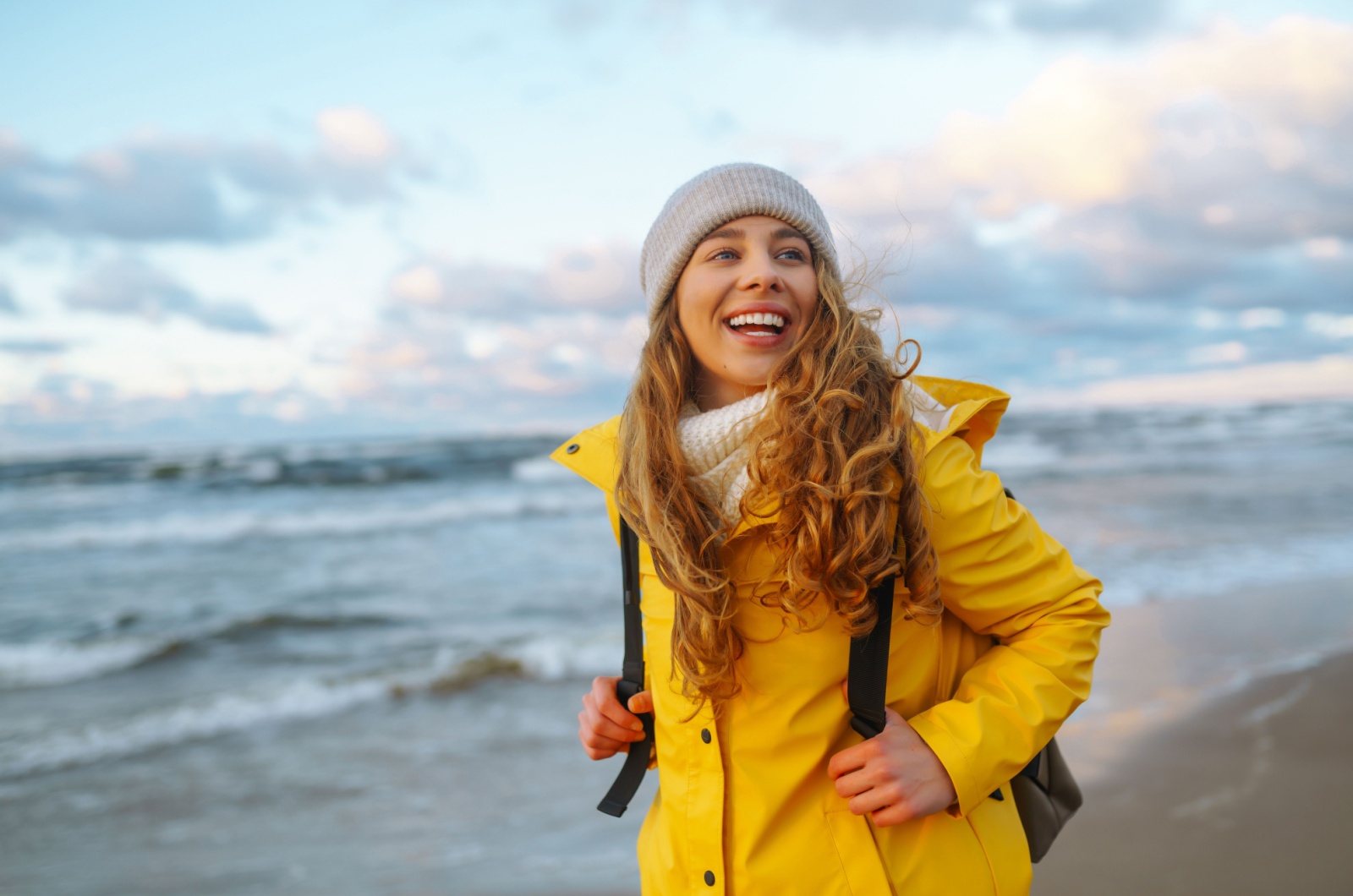 Frau zu Fuss am Strand