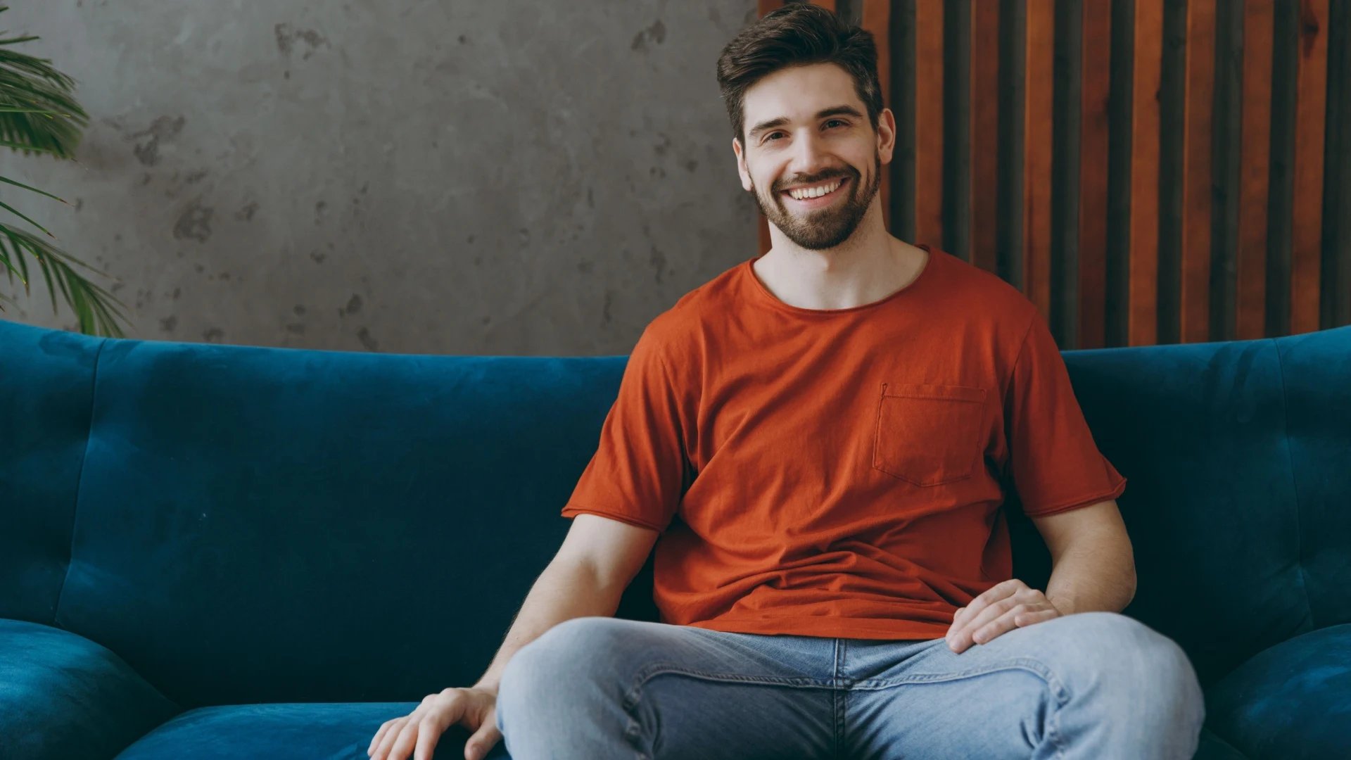 Mann auf der Couch