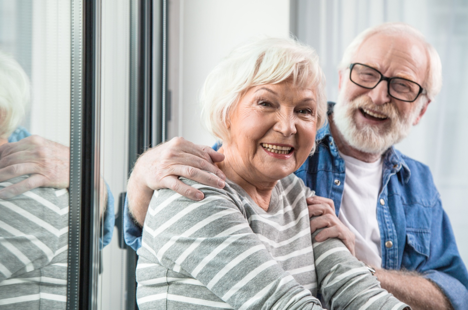 Aelterer Mann und Frau