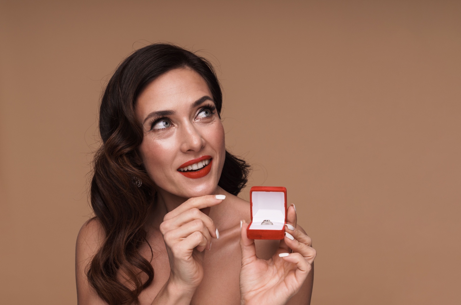Frau mit Ring