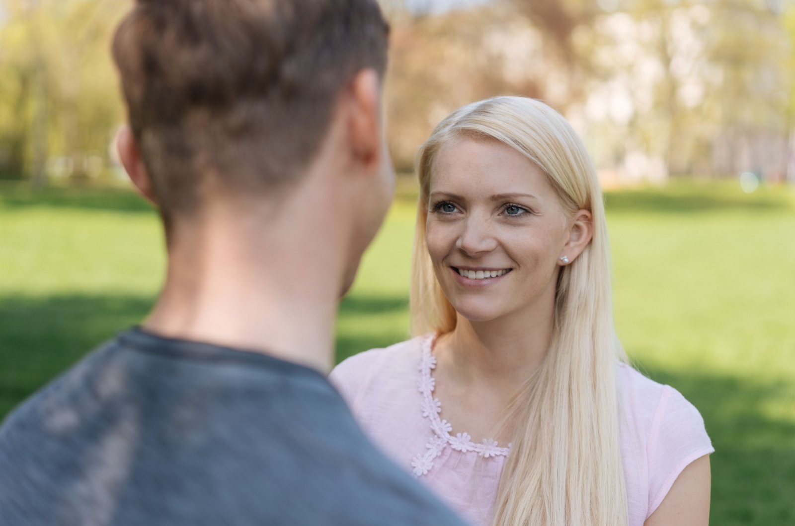 Frau ueber 40 flirtet