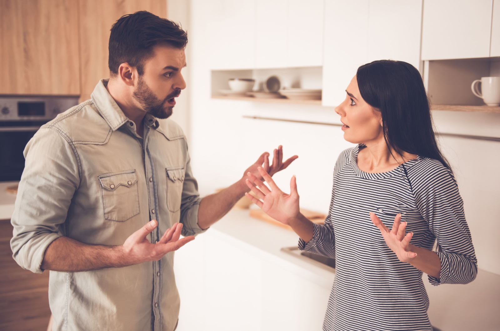 Mann und Frau streiten