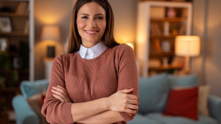Frau im Haus