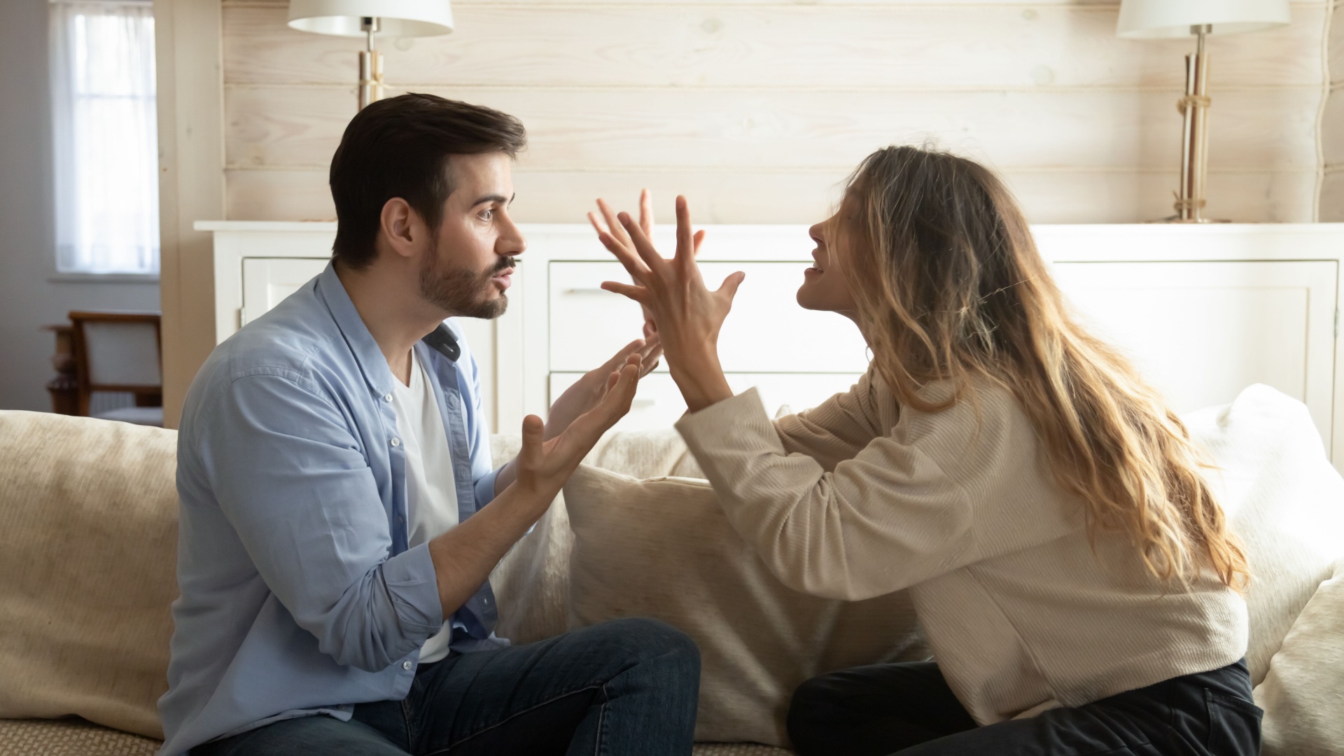 Diese 7 Sätze verraten einen Narzissten im Streit – hör gut hin!
