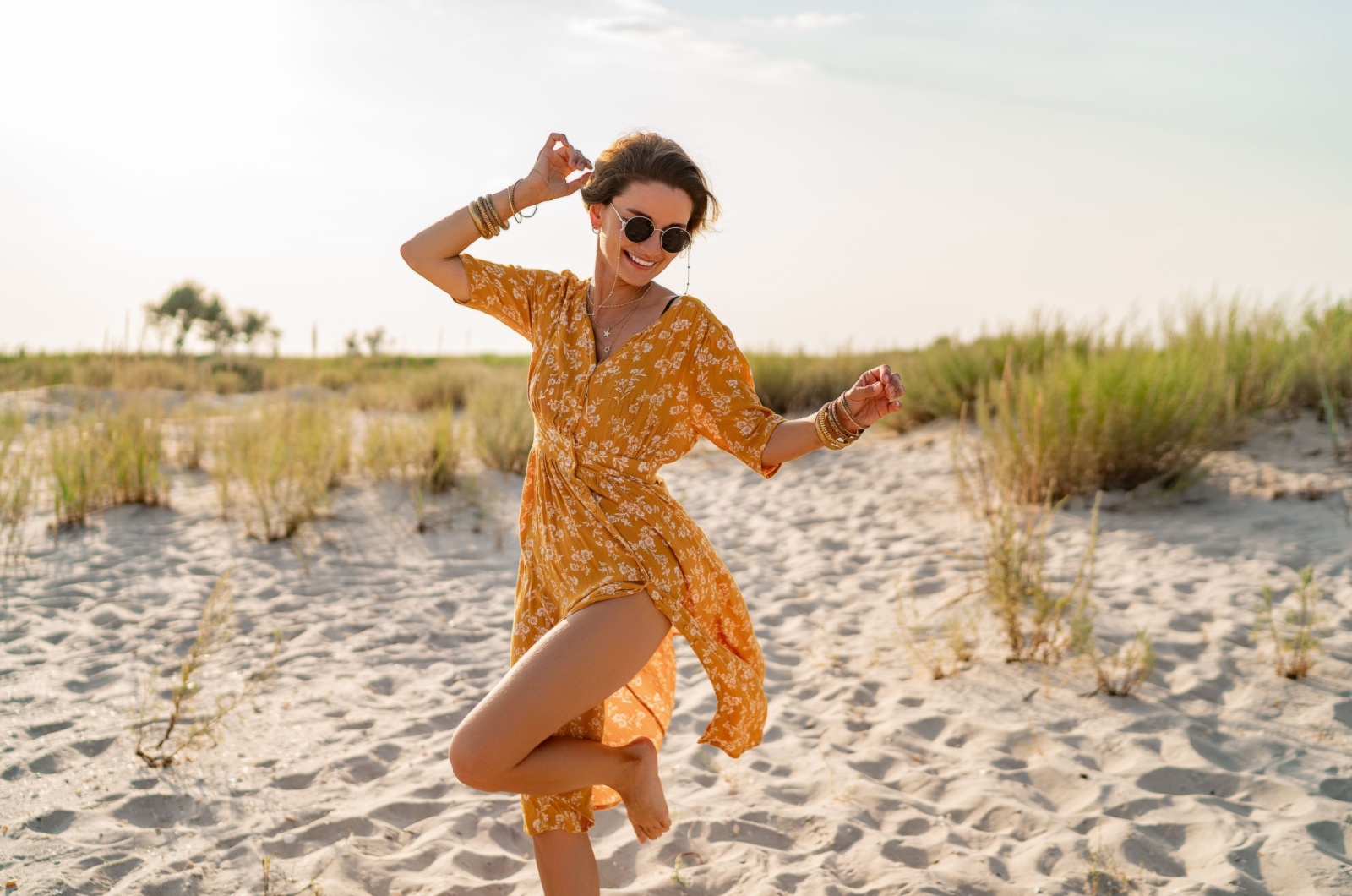 Frau im Sommerkleid