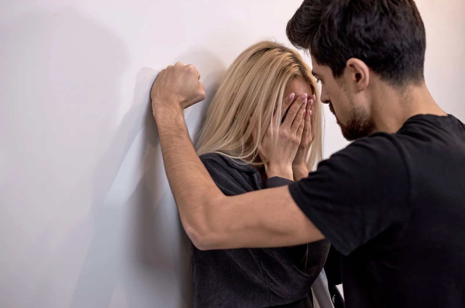 Mann und Frau im Konflikt