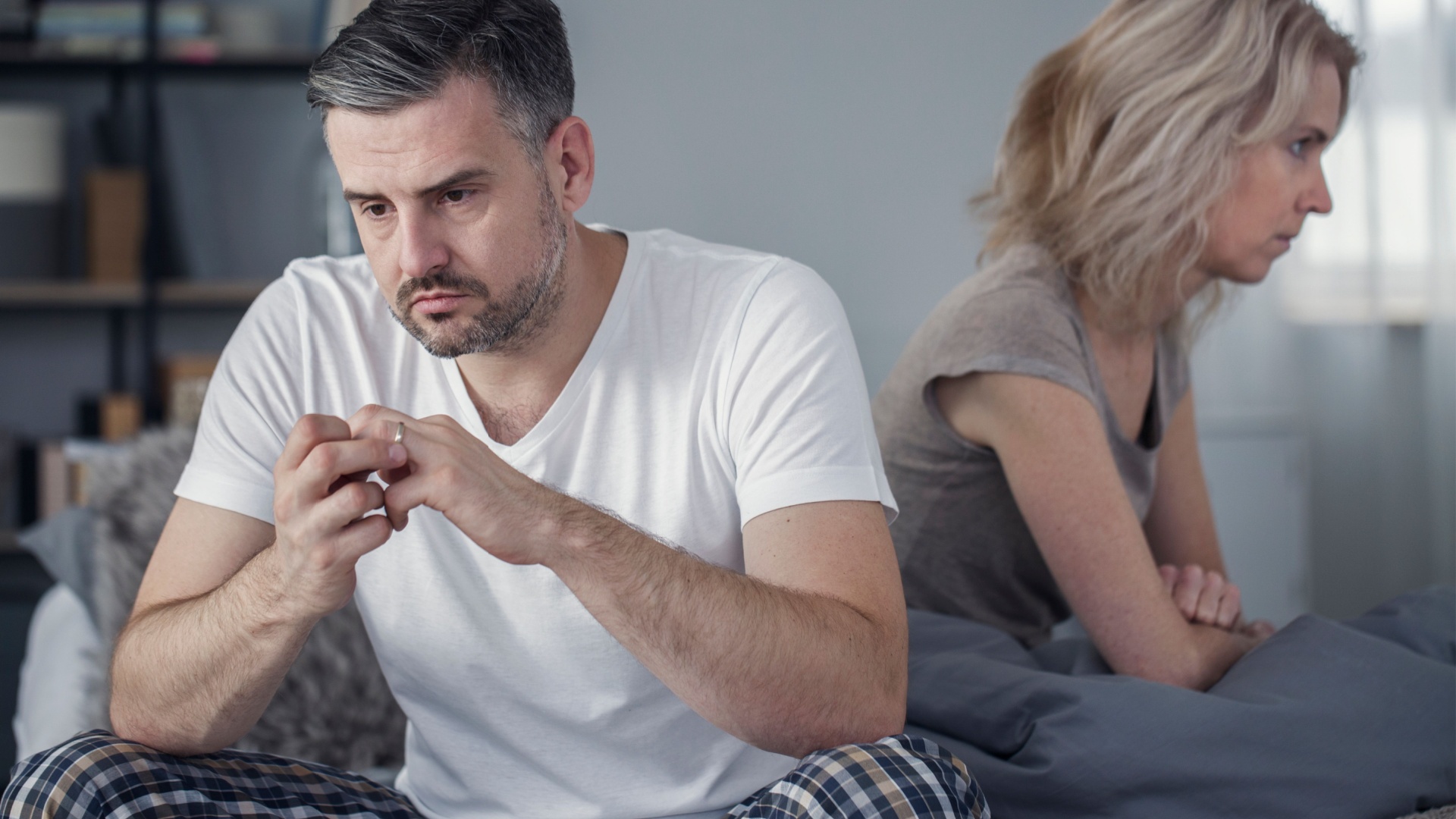 Ehe oder Affäre? 6 Dinge, die ihn halten und 5, die ihn zu einer anderen treiben