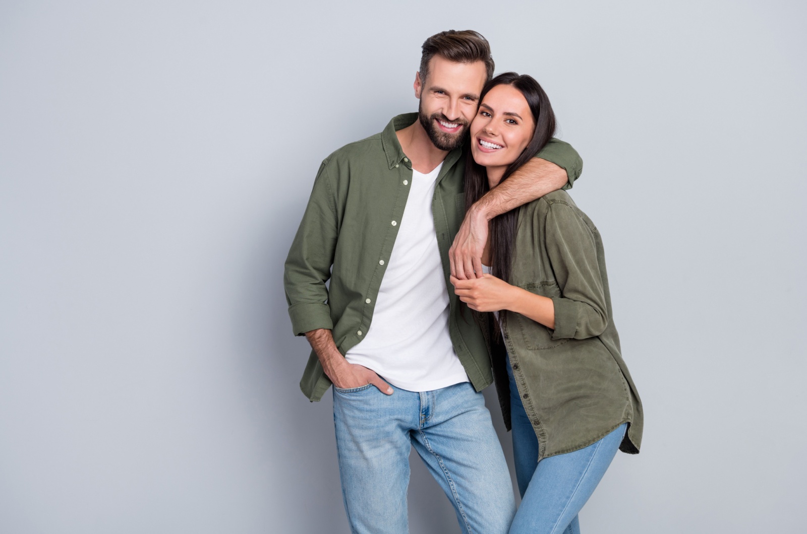 Großer Mann mit Frau