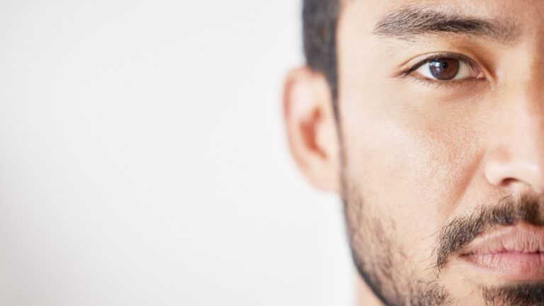 das gesicht eines narzisstens