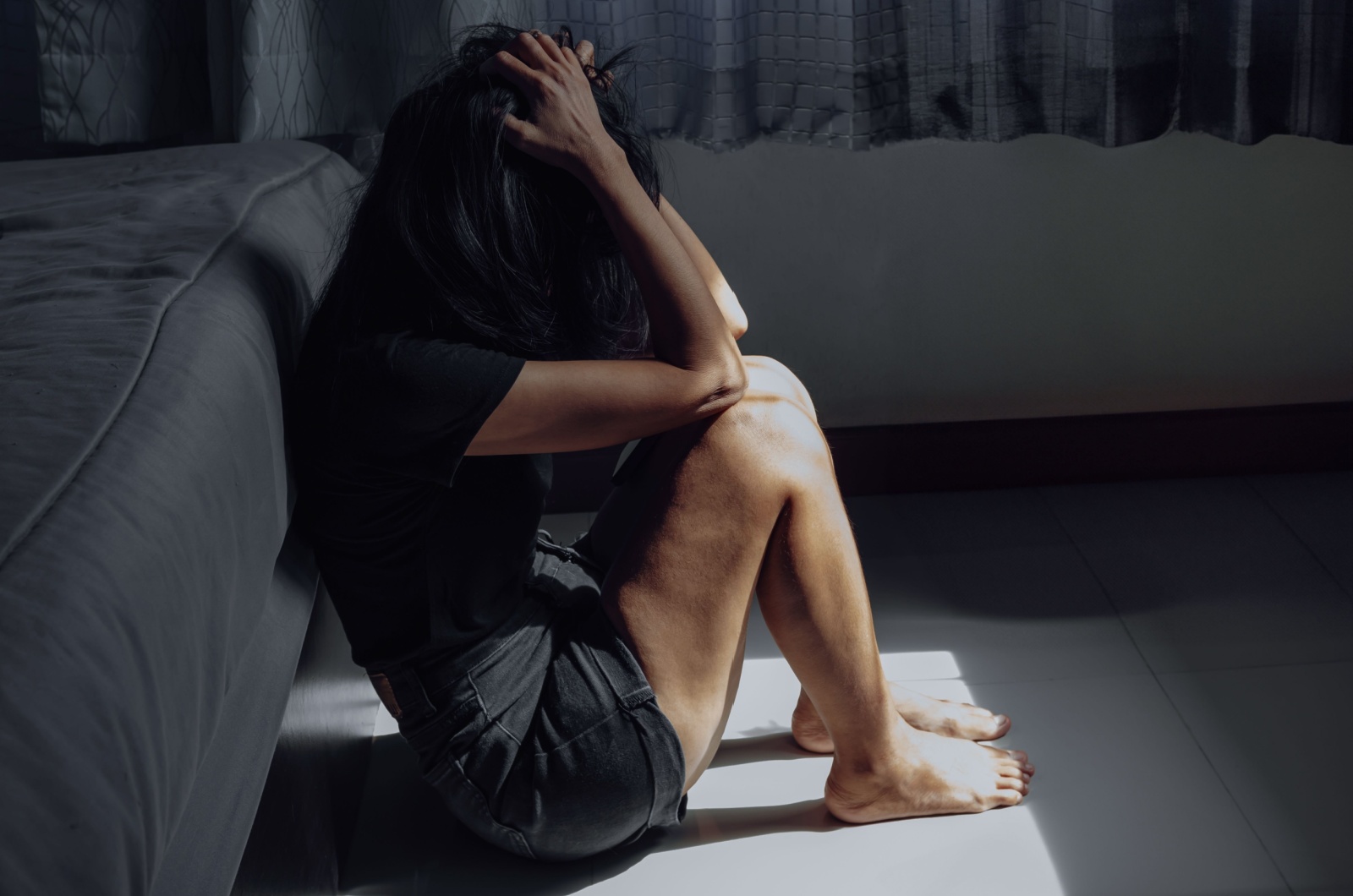 frau leidet wegen einem narzissten