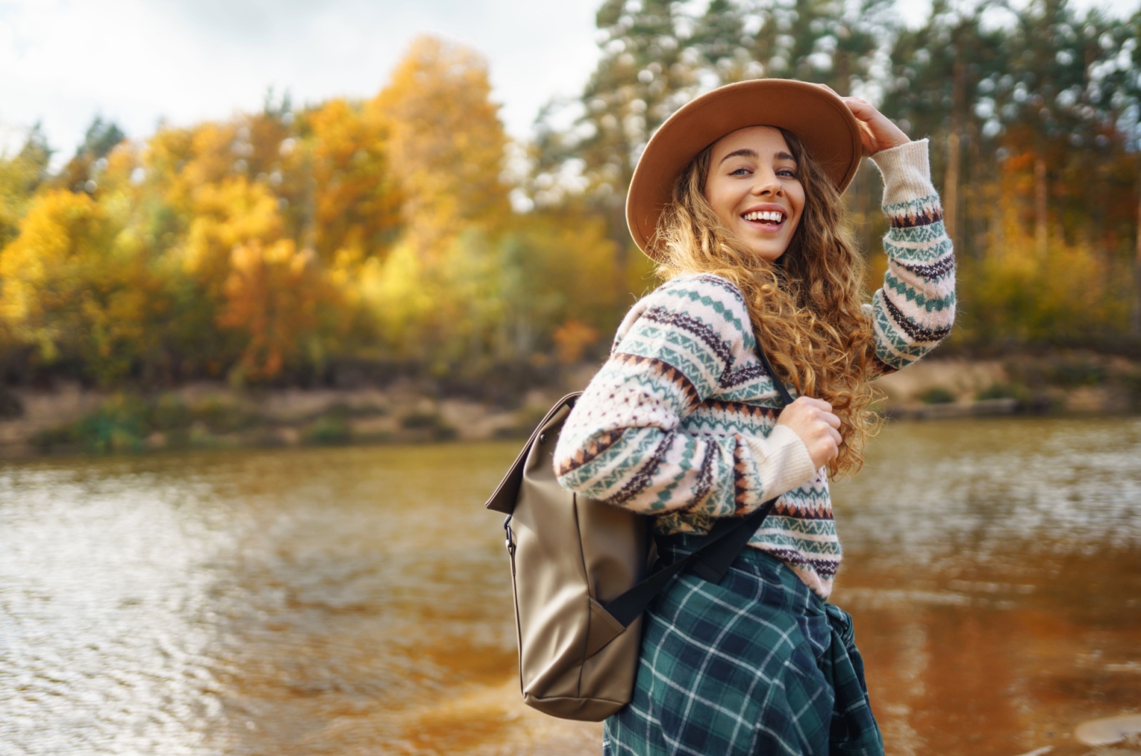 frau mit rucksack