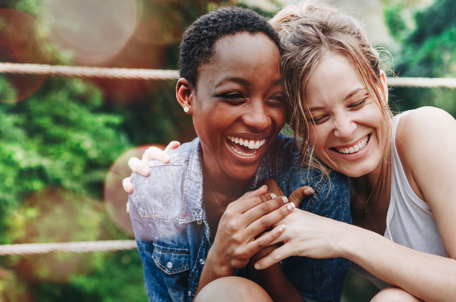 frauen lachen