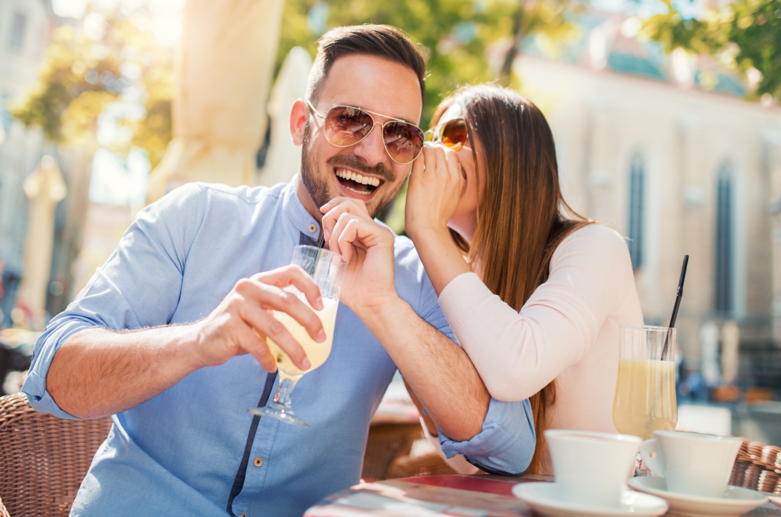 mann flirtet mit frau