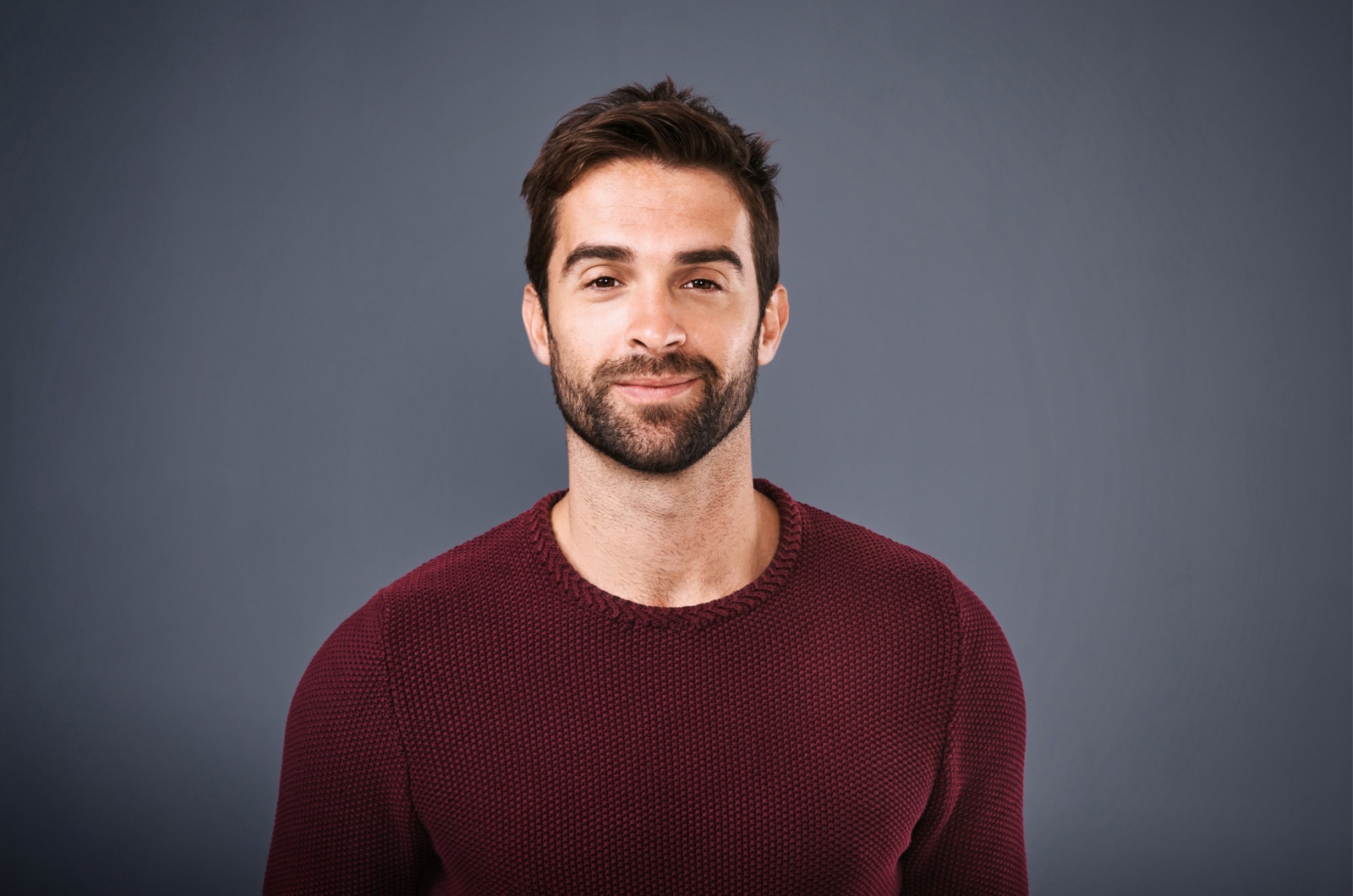 mann in roten pullover