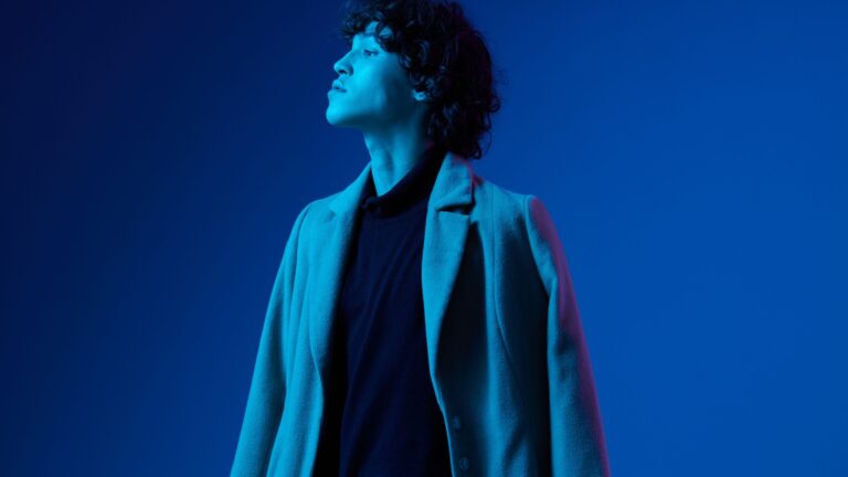 narzisst im blauen licht