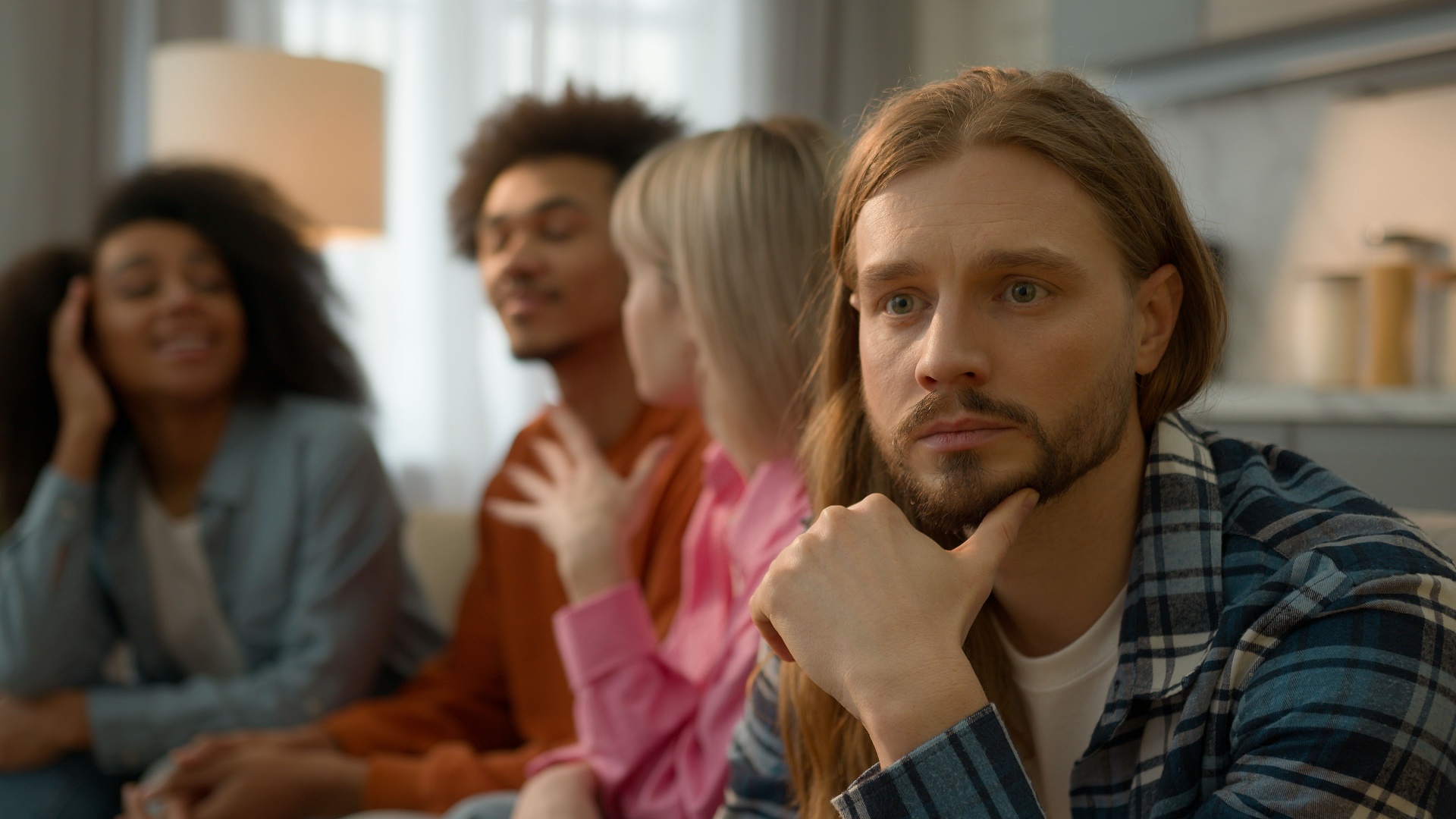 introvertierter mann