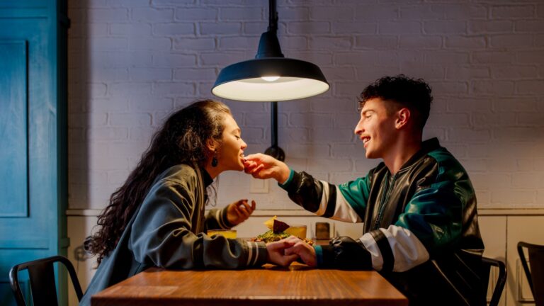 Kleine Vibes große Wirkung Das finden Maenner attraktiv