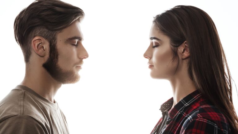 mann und frau verschlossene augen