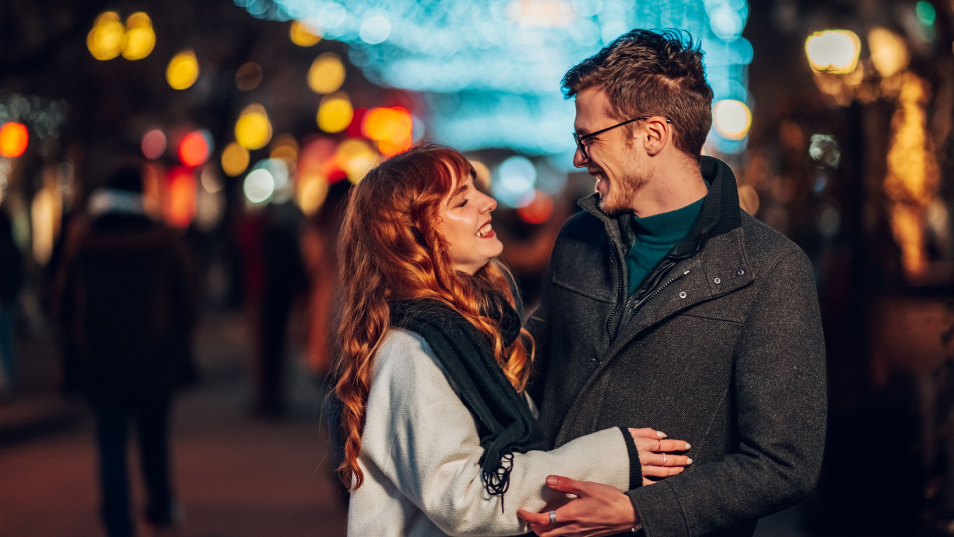 paar in einer on off beziehung