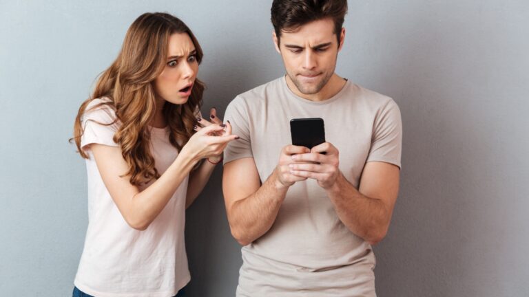 Zwischen Vertrauen und Trigger wenn Maenner andere Frauen liken