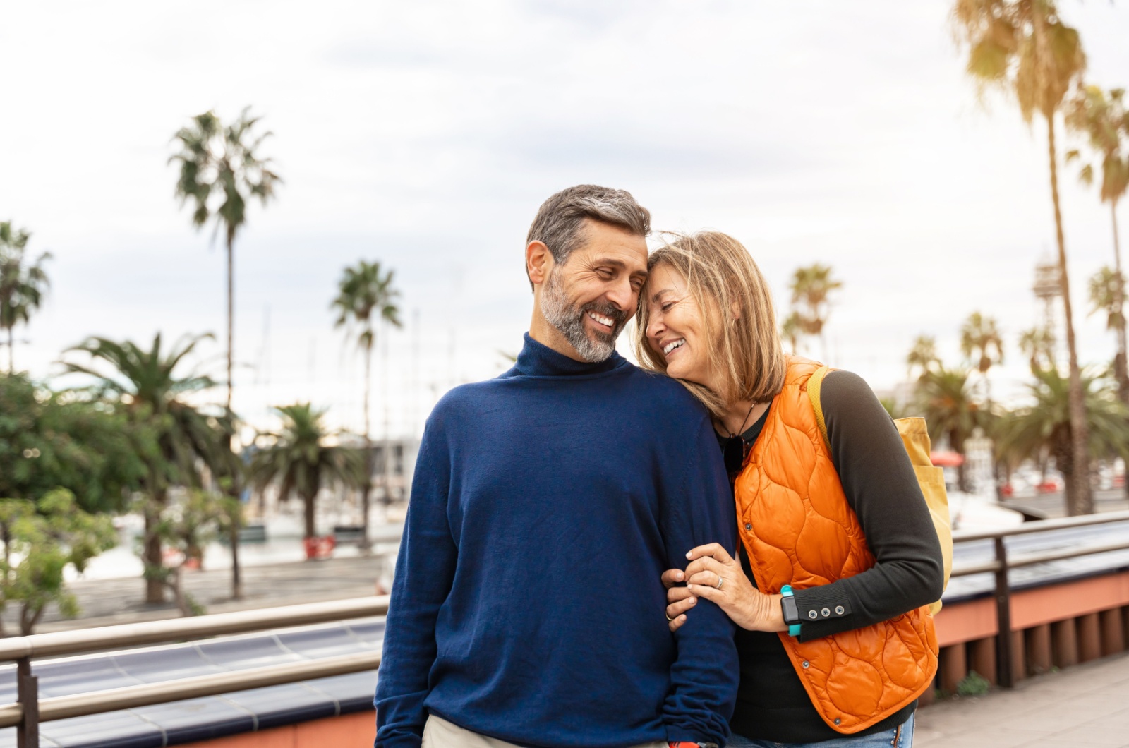 aelteres paar verliebt