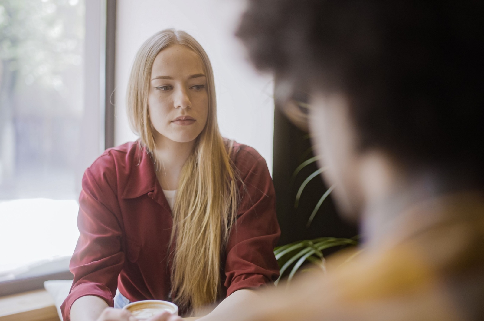 frau enttaeuscht vom partner