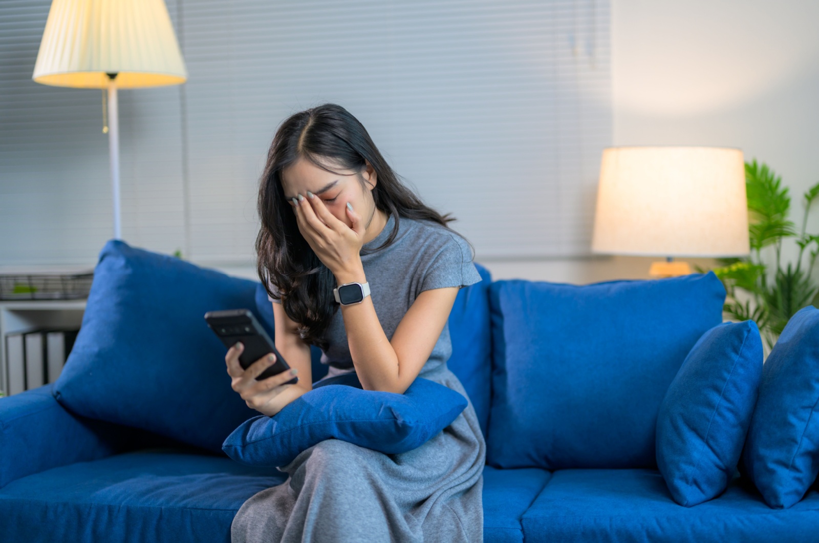 gestresste frau am handy