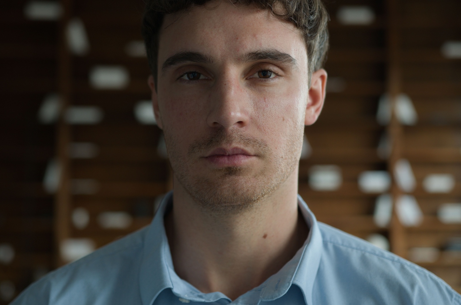 mann mit leeren augen