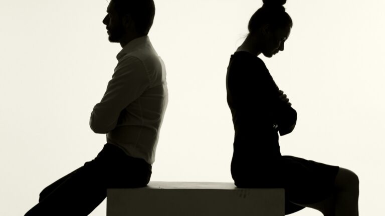 paar am ende der beziehung