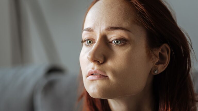 traurige frau sehnsucht