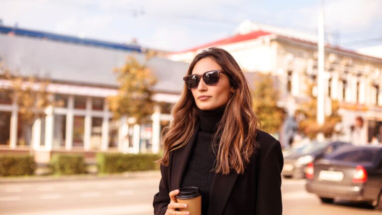 frau mit sonnenbrille