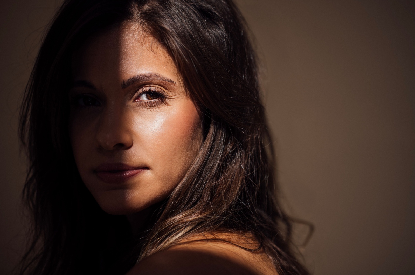 frau im schatten und licht