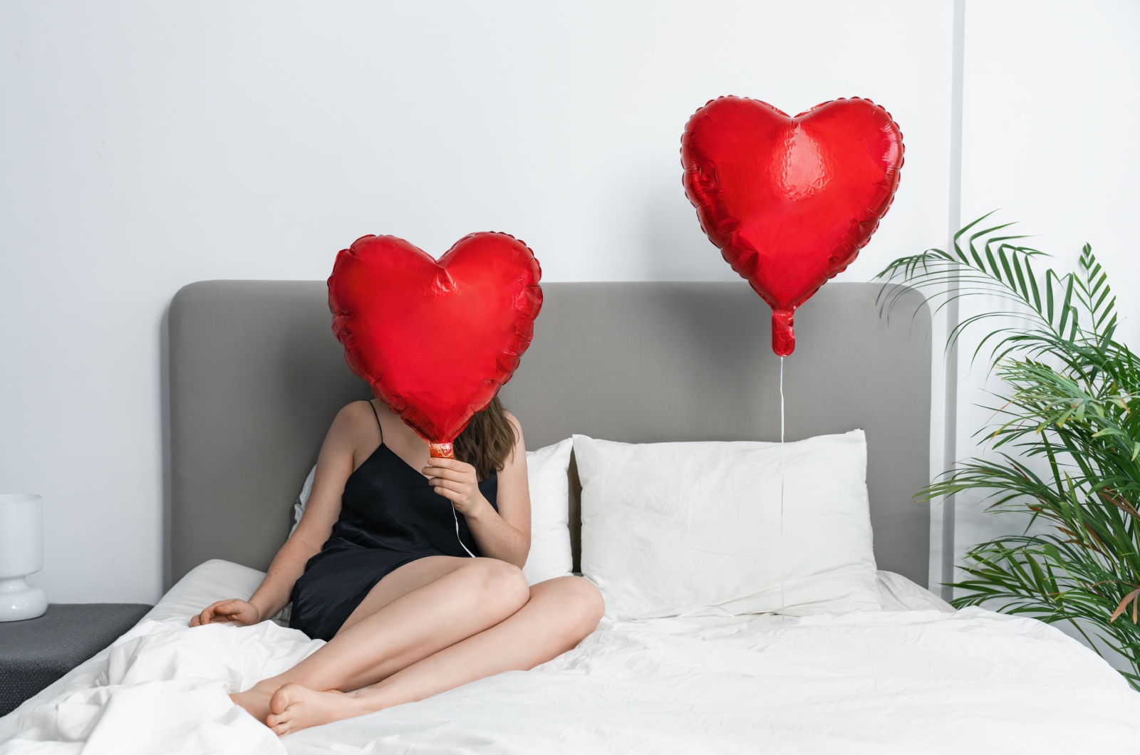 frau mit herzballons