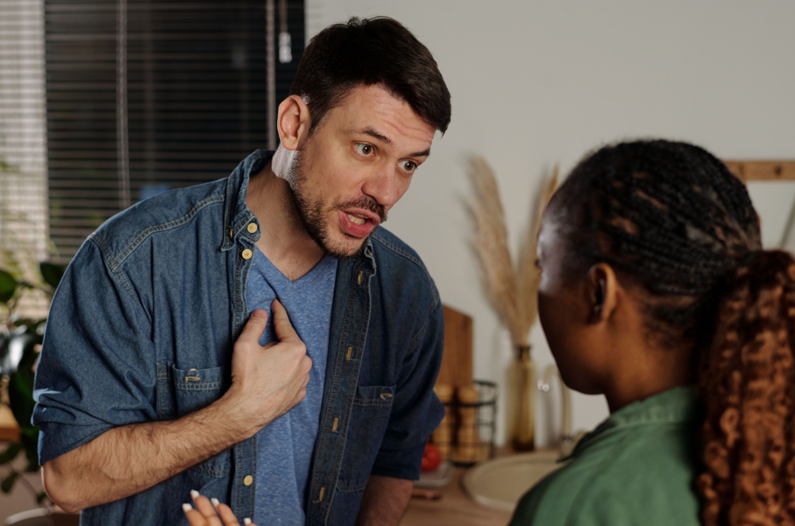 man erklaert sich bei frau