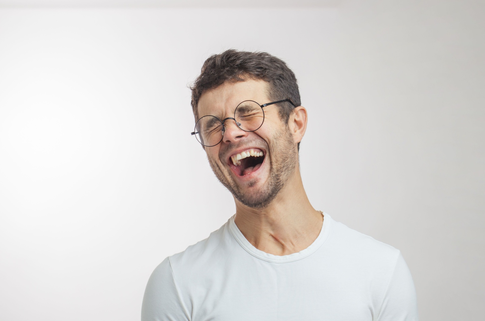 mann lacht
