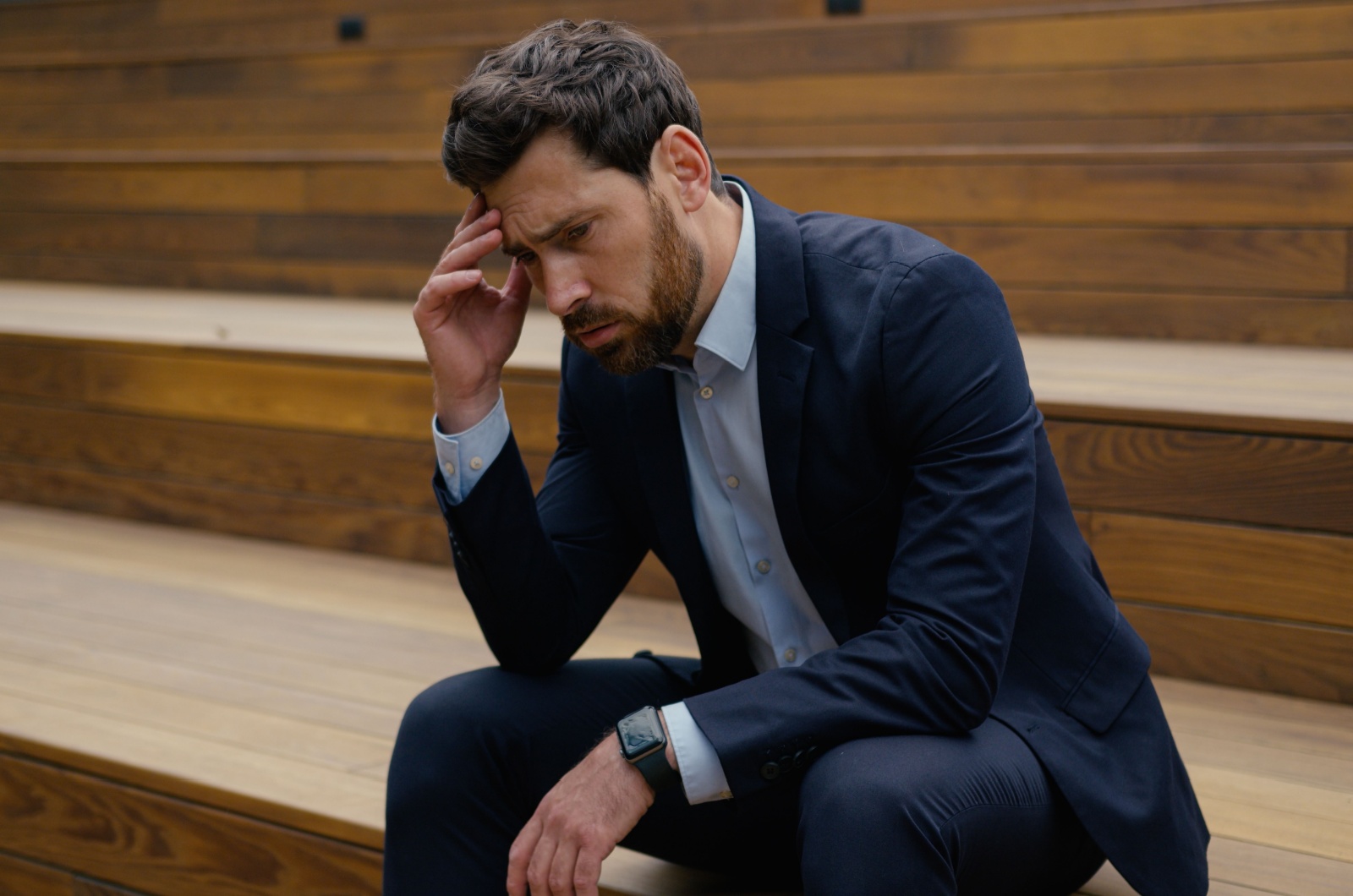 mann macht sich sorgen