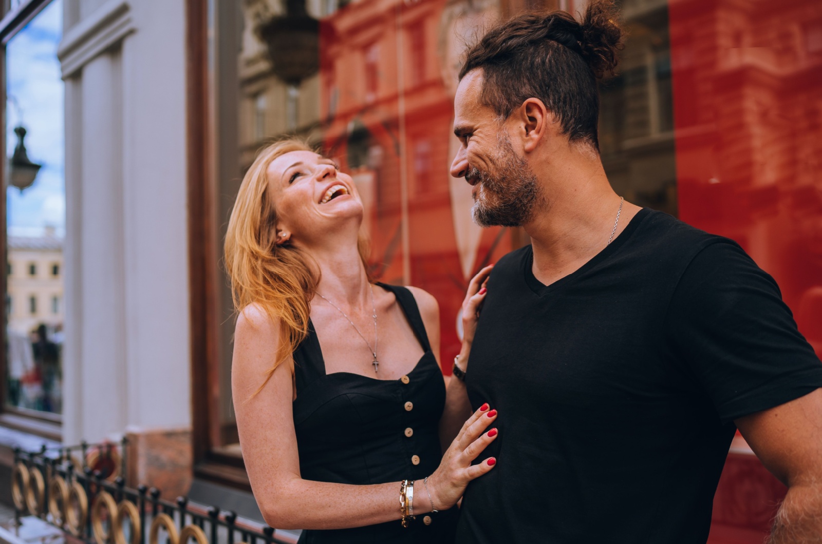 mann und frau lachen