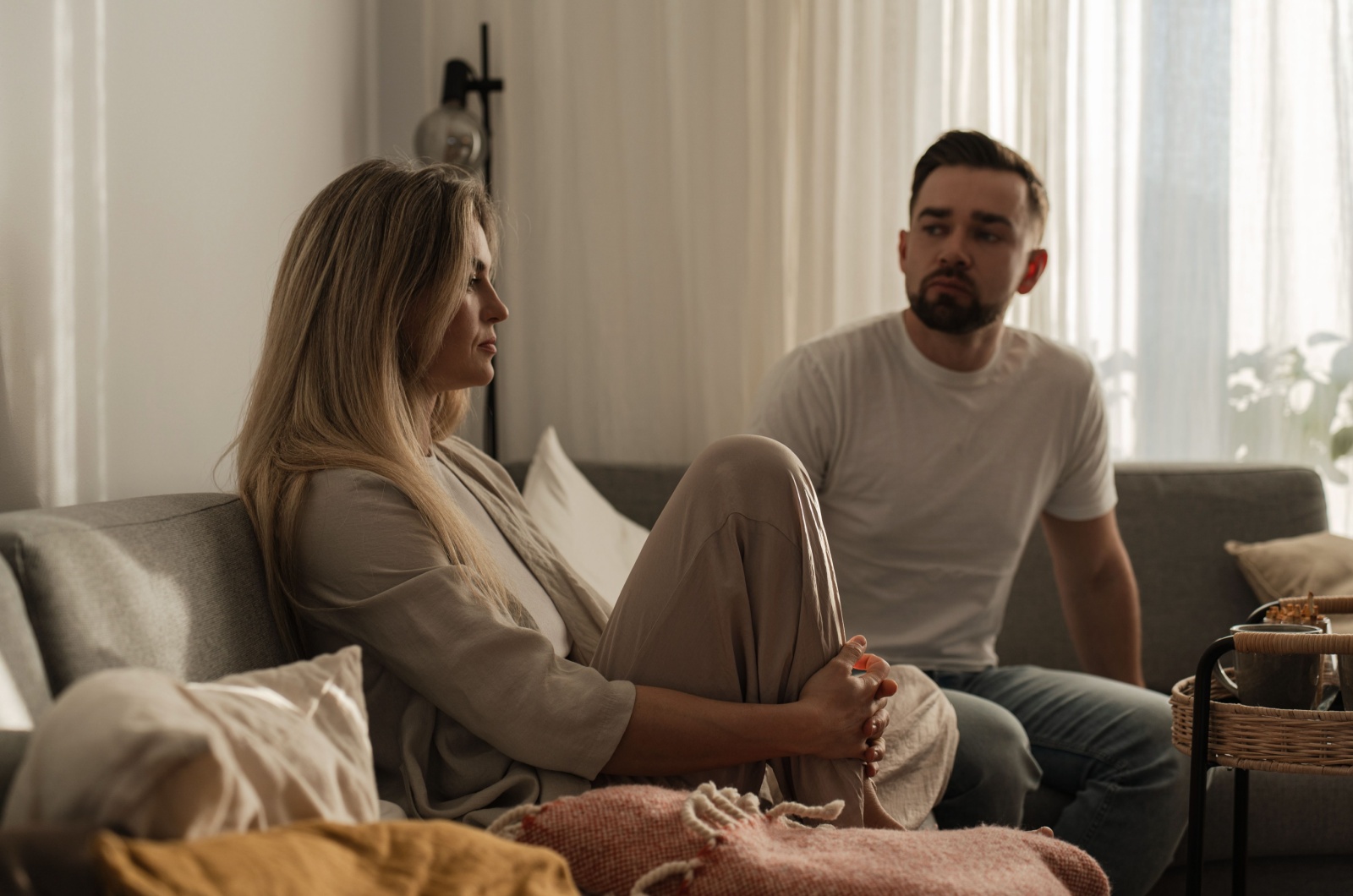 mann und frau zuhause